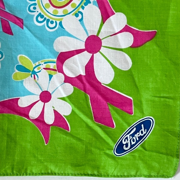 LILLY Designer Floral Square Scarf for Breast Cancer Awareness (2004) - Picture 3 of 8